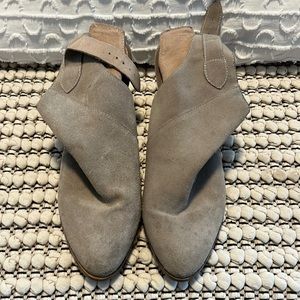 Seychelles Mules Tan Suede size 9